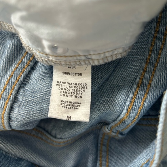 By Together Distressed Light Wash High Waisted Boyfriend Jeans in Size Medium - Picture 9 of 9